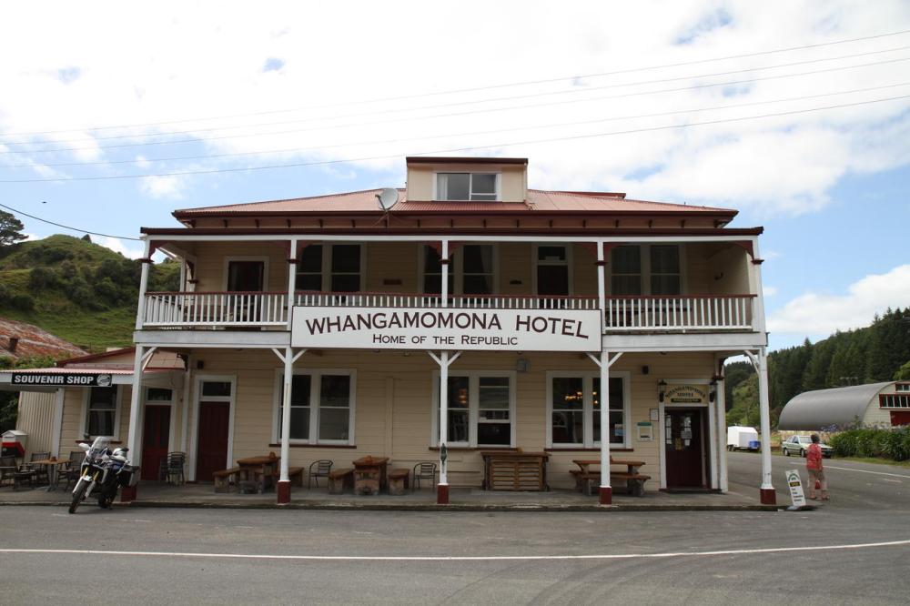 whangamomona-hotel