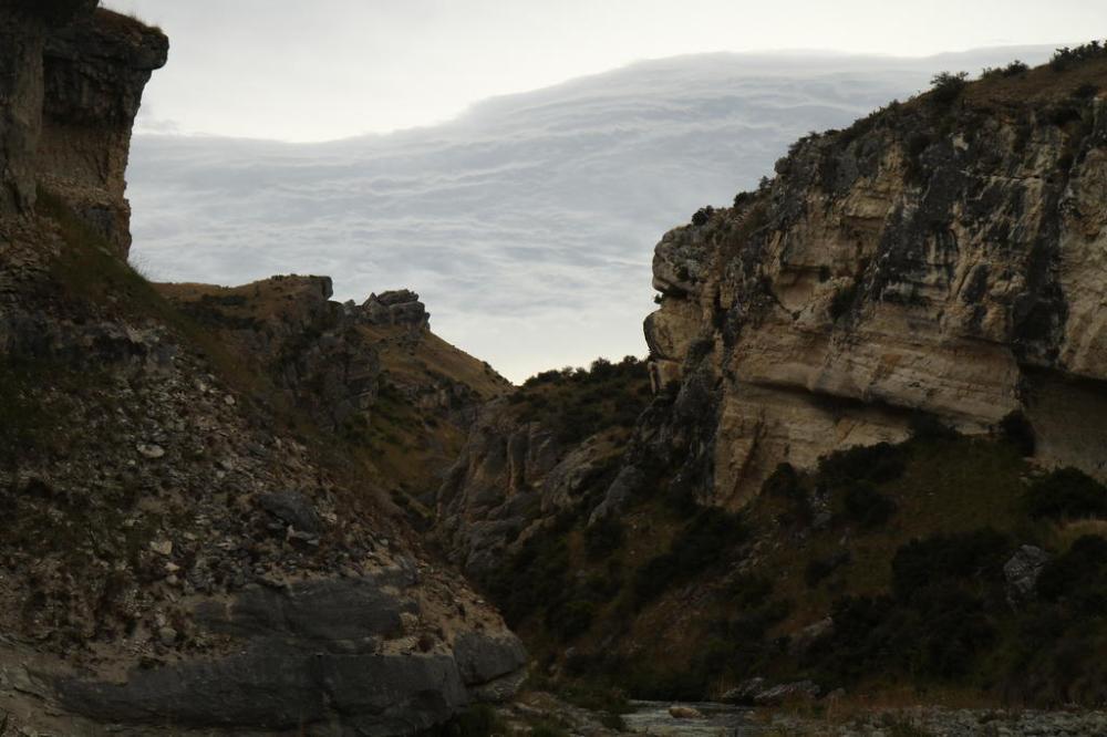 cave-stream-coole-wolken