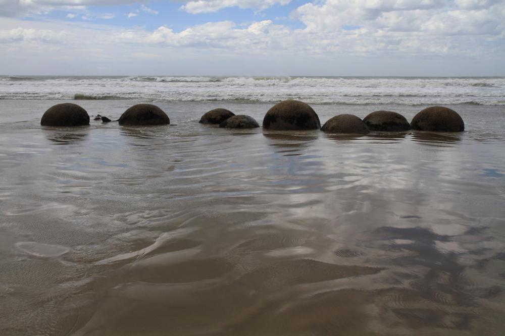 moeraki-boulders