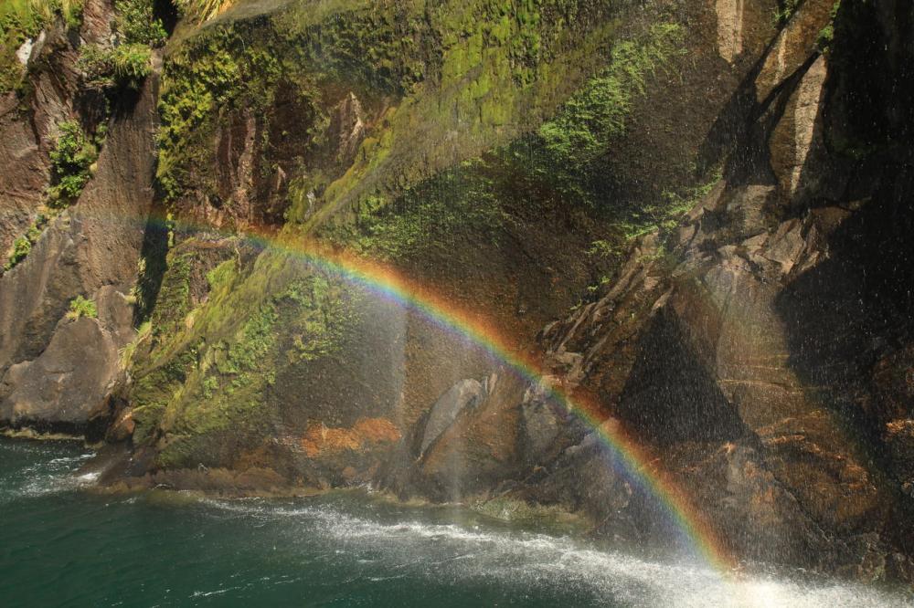 milford-erster-wasserfall-regenbogen